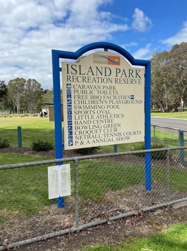 Island Park Sign