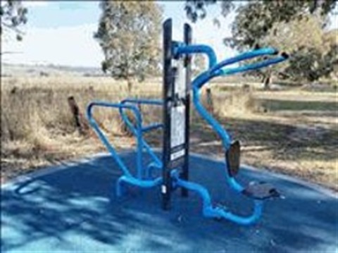 Kelpie Trail Fitness Station pull downs and body pull push ups.jpg