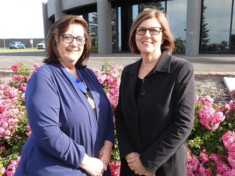 Glenelg Shire Mayor Karen Stephens and Deputy Mayor Robyn McDonald.jpg