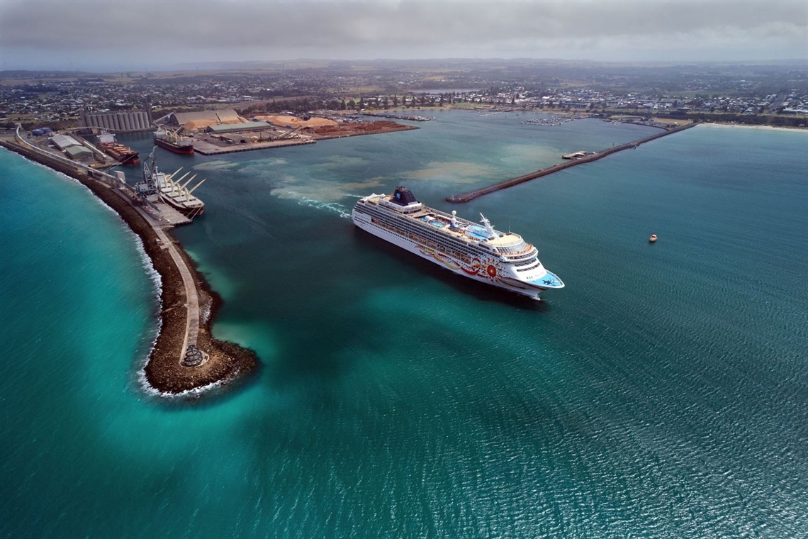 Norwegian Sun cruise ship (Photo credit: Jordan Oakley)